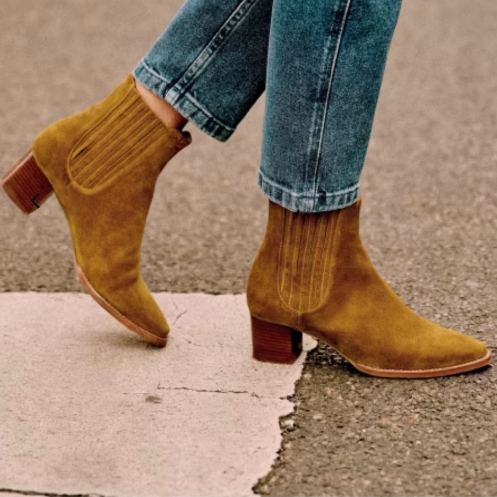 Les Souliers Sezane Jules Tan Suede Boots Size 7